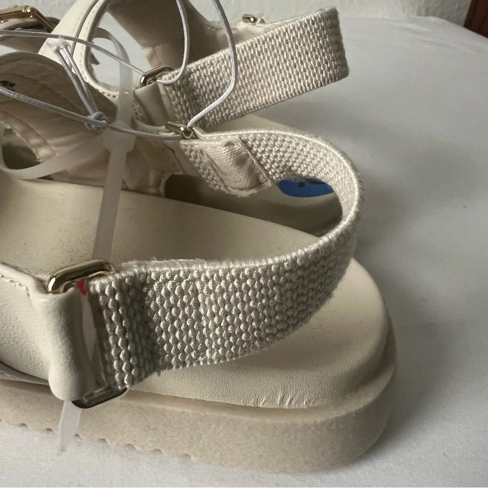 Steve Madden Girl's Comfy Casual Cream Sandals with Chunky Platform Size 2 NWOT‎